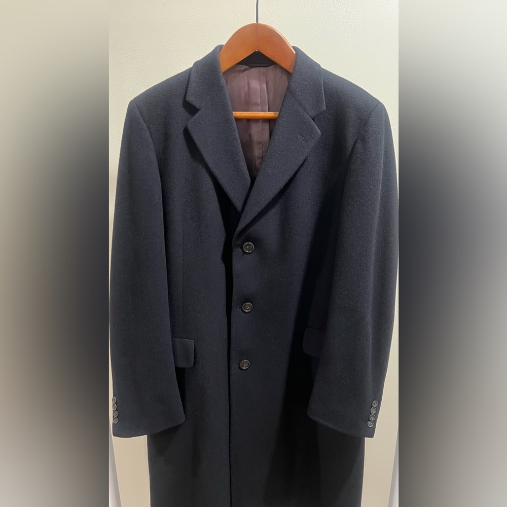 Men’s size large black, 100% cashmere topcoat by Neiman Marcus men’s store